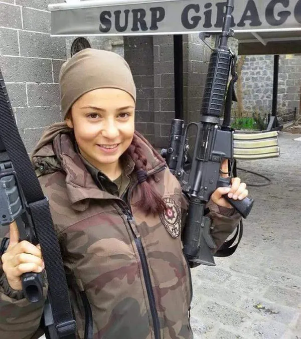 Şehit annesi PKK’nın gölgesine sığınan Kılıçdaroğlu’na isyan etti: Yüreğimize hançer sapladı