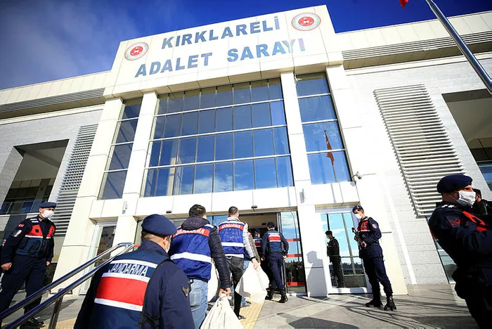 Son dakika: CHP'li Kıyıköy Belediye Başkanı Ender Sevinç 'rüşvet ve usulsüzlük'ten tutuklandı - 9