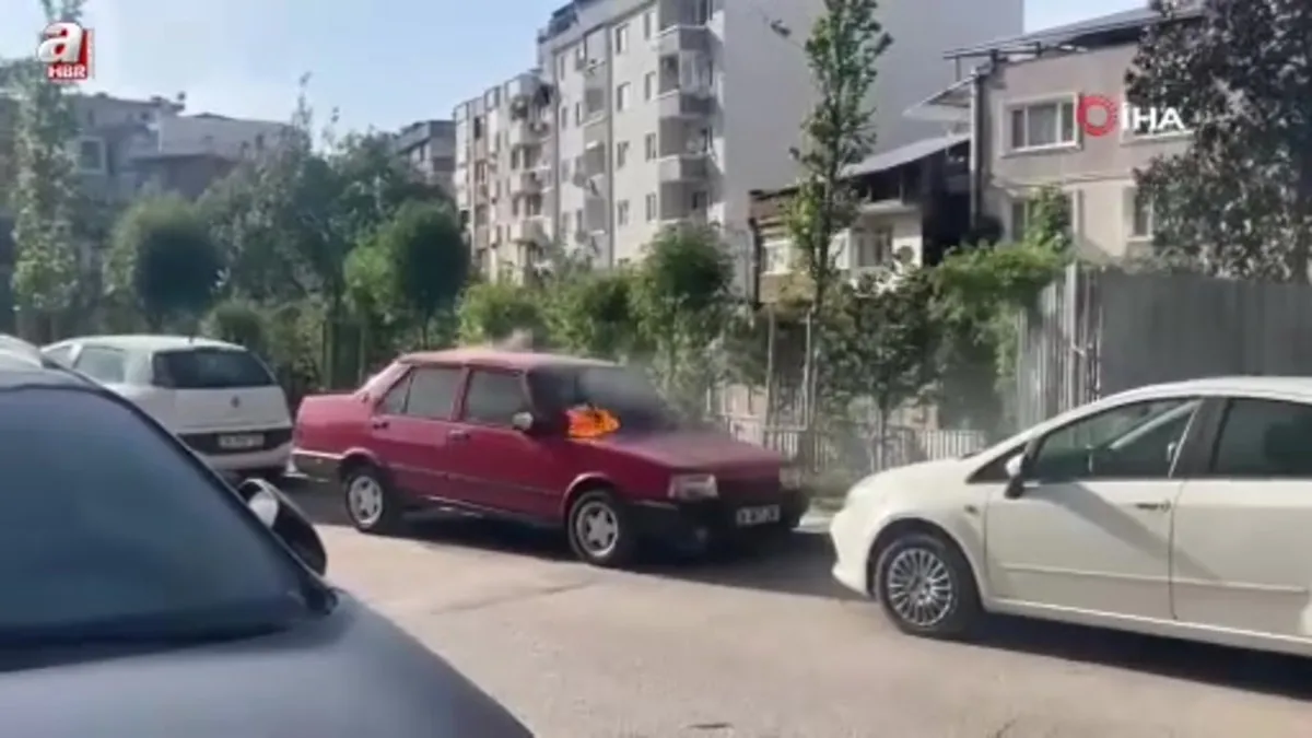 Park halindeki otomobil alev alev yandı