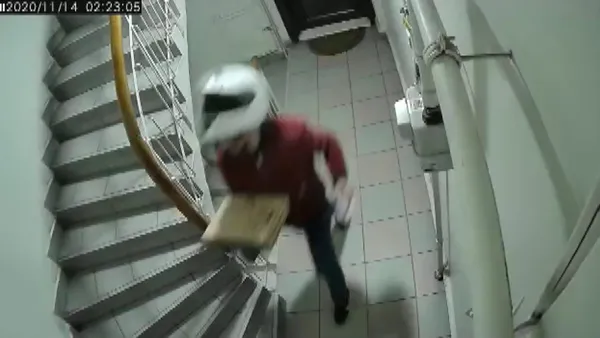 1605602351298.jpg İstanbul Beşiktaş'ta iğrenç olay! Yemek getiren kurye apartmana idrarını yaptı - 1