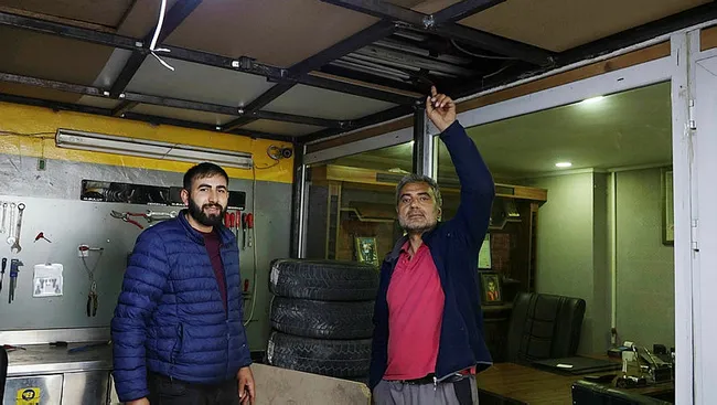 İstanbul’da şoke eden görüntü! Asma kattan düştü, telefonla konuşmaya devam etti - 3