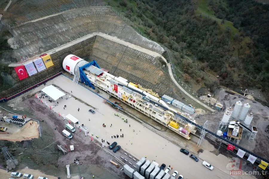 Ulaştırma ve Altyapı Bakanı Adil Karaismailoğlu İzmir-Afyonkarahisar-Ankara YHT tünel kazı başlangıç törenine katıldı 11