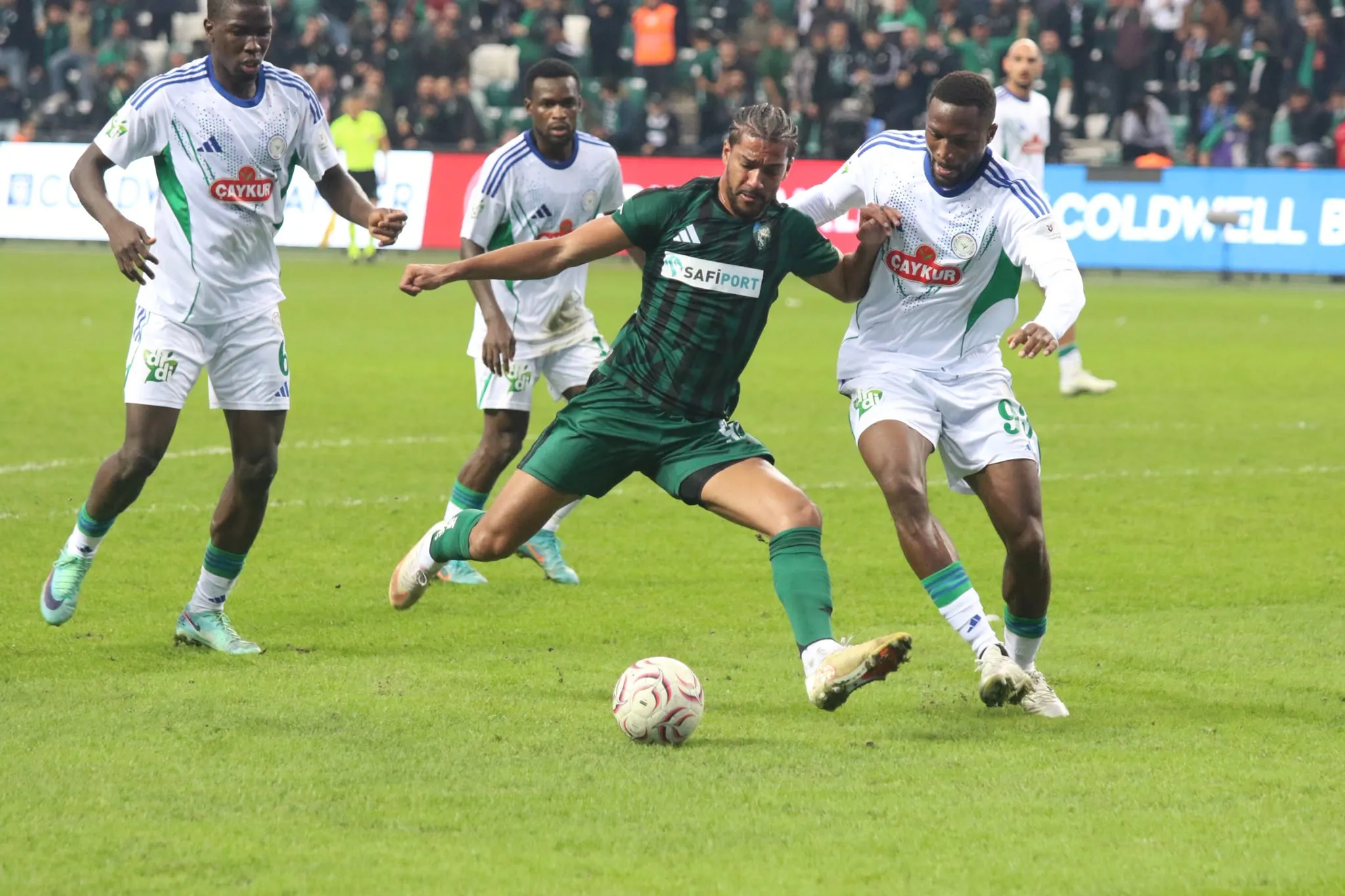 Kocaelispor ile Çaykur Rizespor golsüz berabere kaldı! Berkan Kutlu'nun golü sayılmadı