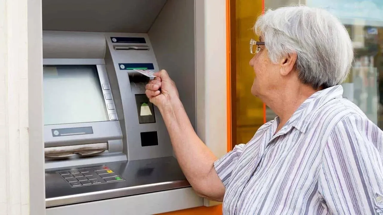 En düşük emekli maaşı 7500 TL olacak! Zamlı emekli maaşları ve ikramiye ne zaman yatacak? İşte ödeme takvimi