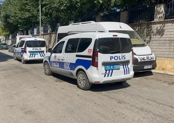 Silahını temizlerken kendini vurdu