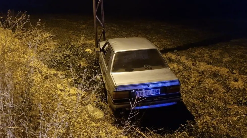 1786502961781.jpg Çorum'da otomobil tarlaya uçtu: Sürücü alkollü çıktı - 1