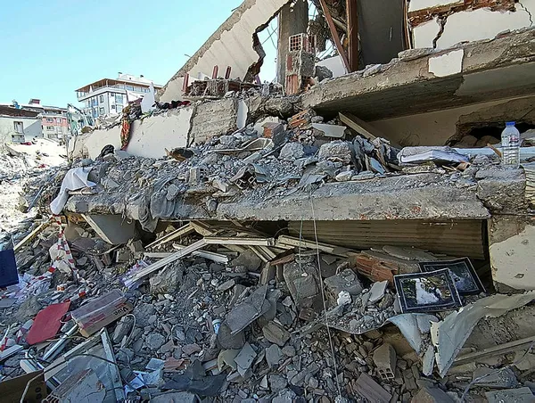 AK Parti Sözcüsü Ömer Çelik’ten deprem bölgesindeki STK’lara yönelik açıklama: Takdir ediyoruz ama koordinasyonu AFAD sağlar