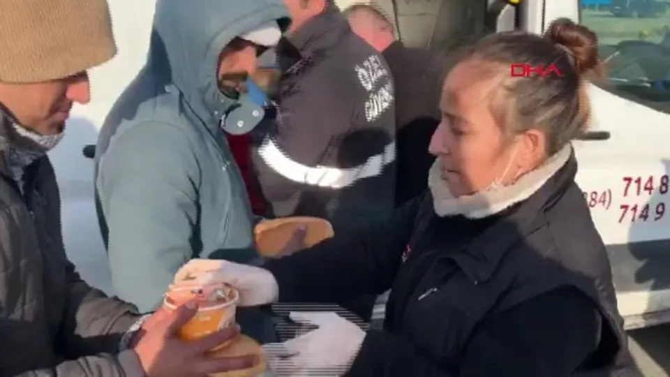 Türk vatandaşlarından göçmenlere yardım eli | Video