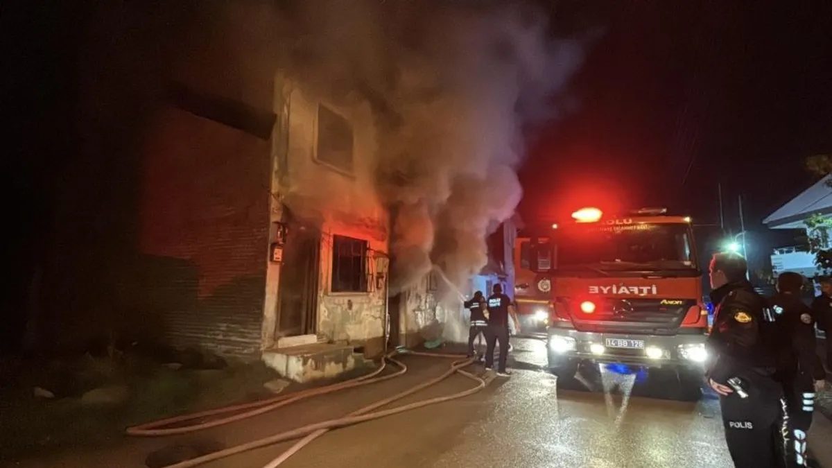 Bolu'da ahşap evde yangın paniği! 1 kişi yaralandı