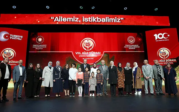 baskan-erdogandan-8inci-aile-surasinda-flas-aciklamalar-bati-gazzedeki-katliama-ortaktir-1698322388290.jpg Başkan Erdoğan'dan 8'inci Aile Şurası'nda flaş açıklamalar: Batı Gazze'deki katliama ortaktır! - 9