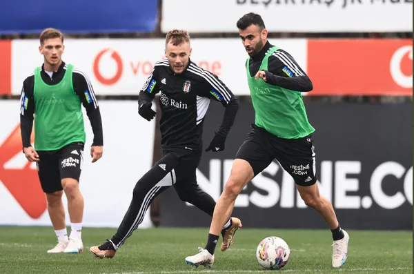 Beşiktaş’ın yıldızı Rachid Ghezzal takımla çalıştı