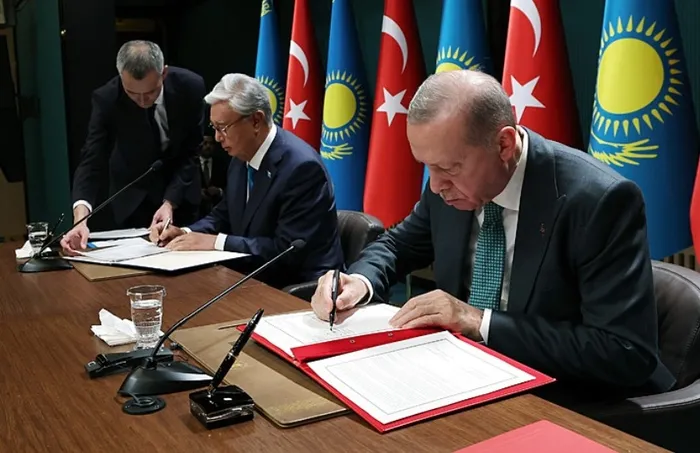 baskan-erdogandan-gazze-mesaji-israil-acligi-silah-olarak-kullaniyor-kazakistan-turkiye-arasinda-18-yeni-anlas-1753814467463.jpg Fotoğraf- İHA