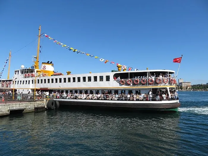 1718788467268.jpeg İstanbullu Adalar'a akın etti! İskelede metrelerce kuyruk - 1