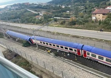 Son dakika: Gebze'de tren raylardan çıktı