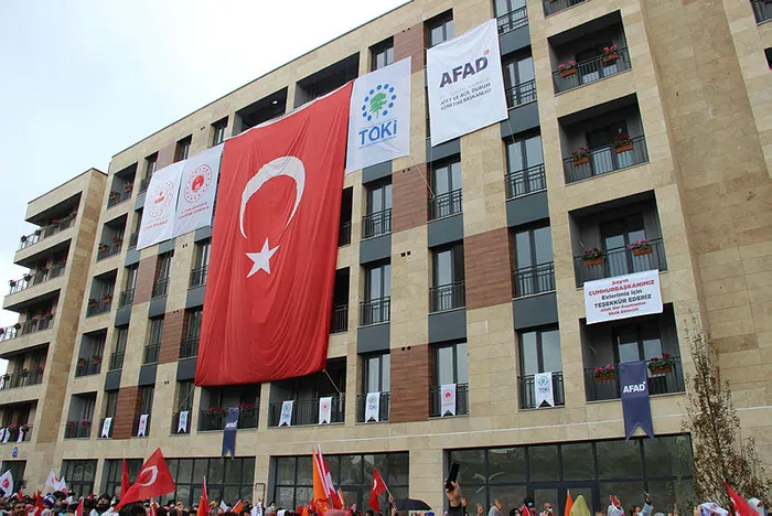 Son dakika: Devlet sözünü tuttu: İzmir’de evler bir yılda teslim! Başkan Erdoğan’dan Deprem Konutları Teslim Töreninde önemli açıklamalar