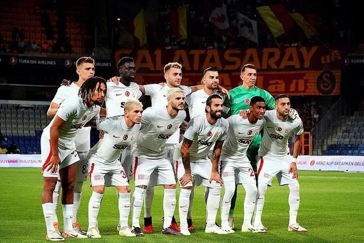 Galatasaray’da 2 ayrılık birden! Okan Buruk gitmelerine izin verdi