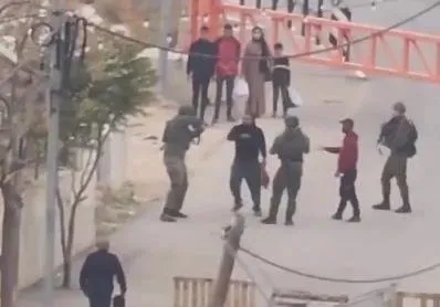 1701800400641.jpeg Vicdanları kördüğüm katil ordusu! İşgalci İsrail zihinsel engelli bir Filistinliyi sıfır mesafeden vurdu - 3