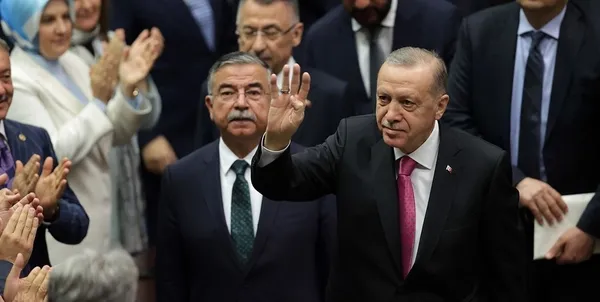 1682435581073.jpg CHP medyasında panik hakim! Umutlar sönüyor itiraflar geliyor! Rakı reklamından medet umar hale geldiler - 1
