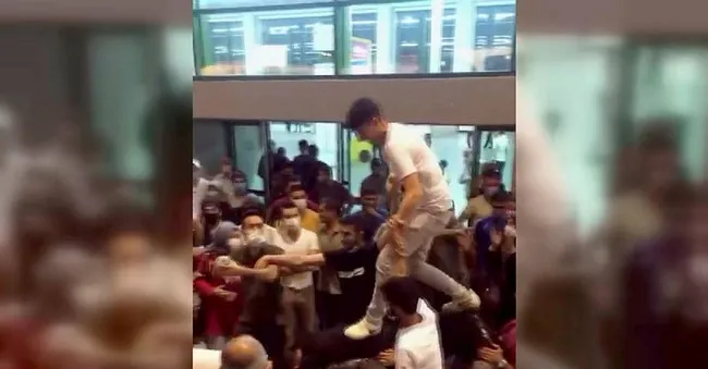 Ankara'da koronavirüs tedbirlerine rağmen asker uğurlayan kişilere ceza kesildi - 1
