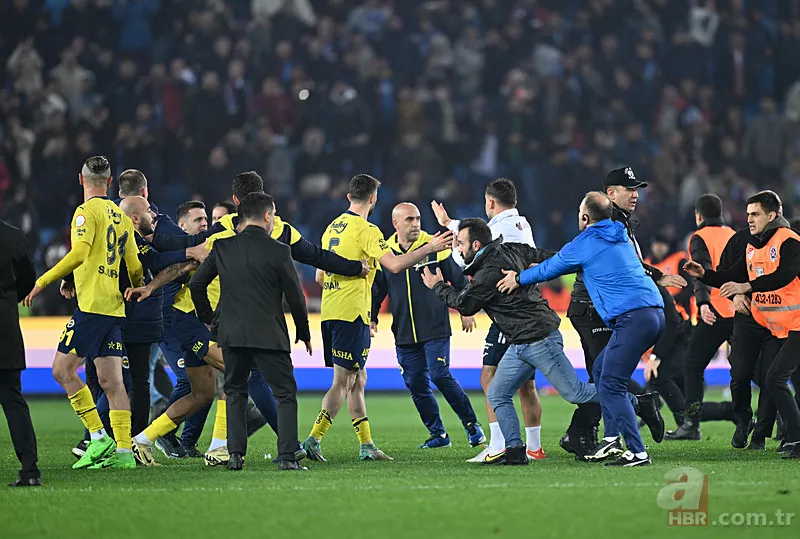 Akyazı'da olay var! Maç sonu sahaya giren taraftarlar Fenerbahçeli futbolcular ile kavga etti | Soruşturma başlatıldı 8