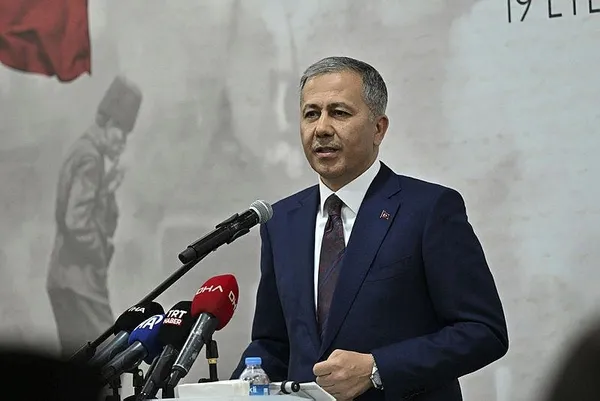 bakan-ali-yerlikaya-duyurdu-duzensiz-gocle-mucadelede-yeni-donem-1-araliktan-itibaren-tum-turkiyede-uygulanaca-1695805767196.jpeg Bakan Ali Yerlikaya duyurdu! Düzensiz göçle mücadelede yeni dönem! 1 Aralık'tan itibaren tüm Türkiye'de uygulanacak - 1