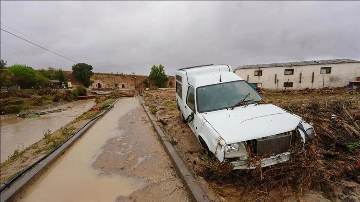 Şiddetli yağışlar İspanya'da can aldı!