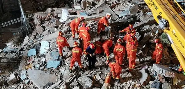 cinde-inanilmaz-kurtulus-enkaz-altindan-55-gun-sonra-sag-cikti-1651747065694.jpg Çin'de inanılmaz kurtuluş: Enkaz altından 5,5 gün sonra sağ çıktı! - 6