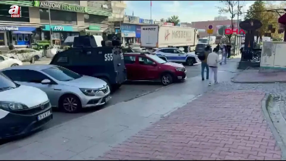 Esenyurt’ta kaldırımda el bombası bulundu