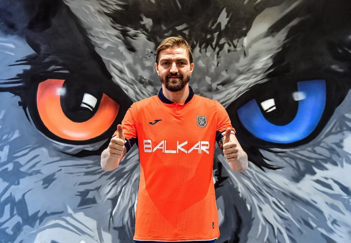 Caner Erkin imzayı attı: Yeni takımı Medipol Başakşehir oldu