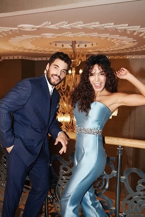 Hercai Nin Yildizi Akin Akinozu Ne Hayranlarindan Anlamli Hediye Cagriya Kulak Verdiler