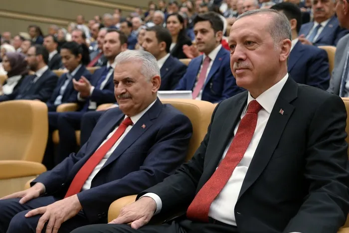 Başkan Erdoğan Binali Yıldırım'a Devlet Şeref Madalyası'nı verdi - 1