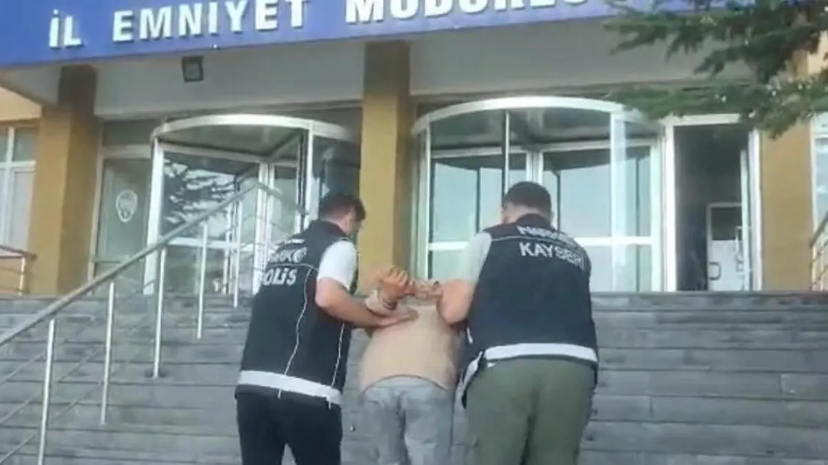 Kayseri'de 13 yıl kesinleşmiş hapis cezasıyla aranan uyuşturucu taciri yakalandı