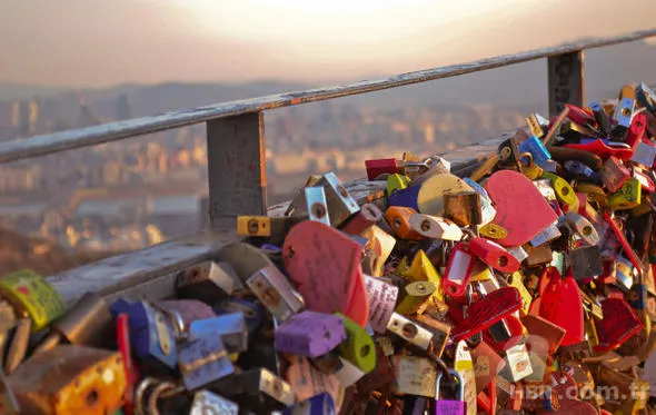 Sınırları küçük, teknolojide dünyaya kafa tutuyor! 11