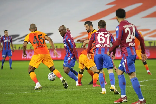 Trabzonspor Galatasaray maçında şok sakatlık! Oyunu terk etti