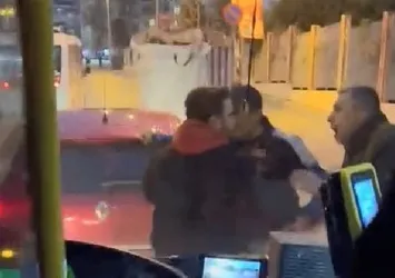 İstanbul’da trafikte dehşet! İETT otobüsünü sıkıştırdı yolcuların üzerine sürdü