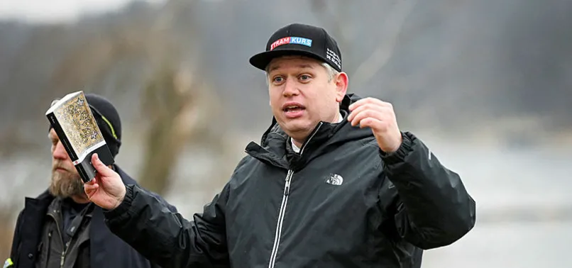 İsveç Demokrat Partisi'nden ikiyüzlü tavır! Kur'an yakmak özgürlük Paludan'a "aptal" demek hakaret