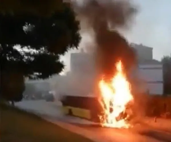 chpli-iettde-yangin-var-4-ayda-4-otobus-kule-dondu-1632825414931.jpg CHP'li İETT'de yangın var! 4 ayda 4 otobüs küle döndü - 3