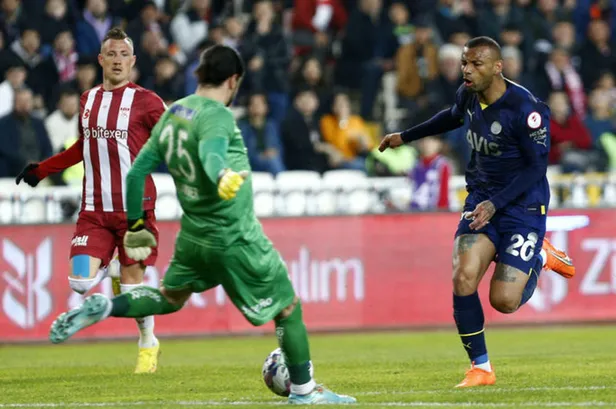 Fenerbahçe - Sivasspor maçı ne zaman, saat kaçta başlayacak? Fenerbahçe - Sivasspor maçı hangi kanalda, şifresiz mi yayınlanacak?