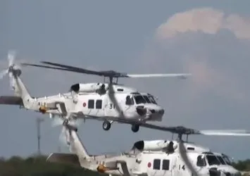 Japonya’da 2 askeri helikopter düştü