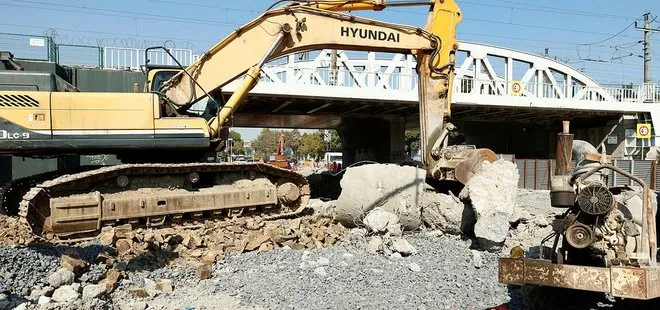 Lağım kokusu evimizi kaplıyor! Pislik ve sinekler her yerde... İBB’nin bitmek bilmeyen çalışması vatandaşı isyan ettirdi