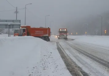 Bolu Dağı saatlerdir ulaşıma kapalı! Bolu Dağı'nda yüzlerce araç bu halde...