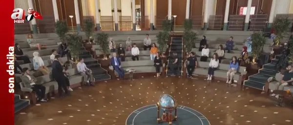 son-dakika-baskan-recep-tayyip-erdogan-millet-kutuphanesinde-genclerle-bulustu-1652952387423.jpeg Son dakika: Başkan Recep Tayyip Erdoğan Millet Kütüphanesi'nde gençlerle buluştu - 4