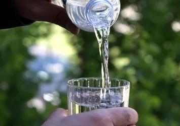 Uzmanlardan uyarı: "Fazlası böbreklere zarar veriyor"