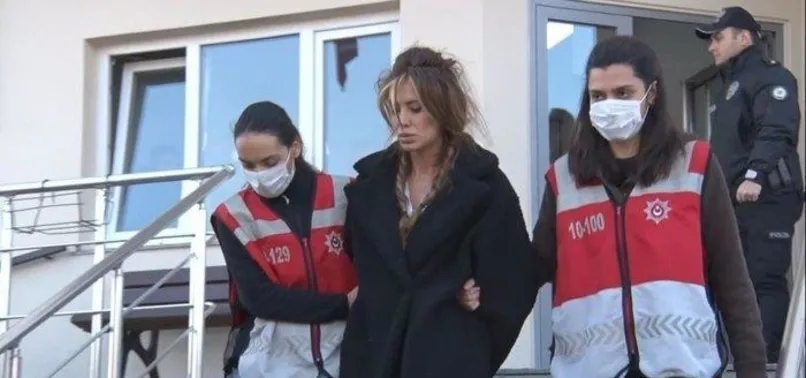 “Ciciş Kardeşler" olarak bilinen Esra ve Ceyda Ersoy'un evine baskın! Polisi görünce pencereden attı