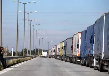 Kapıkule'de 8 kilometrelik tır kuyruğu oluştu