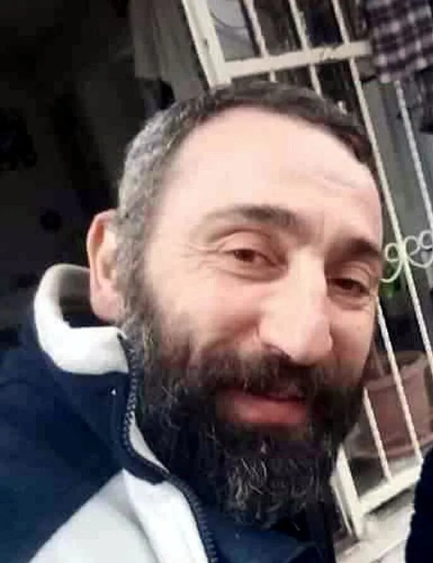 izmirde-dehset-kardesi-bicakladi-agabeyi-tabanca-ile-ates-etti-1713364652086.jpeg İzmir'de dehşet! Kardeşi 8 kez bıçakladı: Ağabeyi ateş etti | Kan donduran o anlar kamerada... - 5