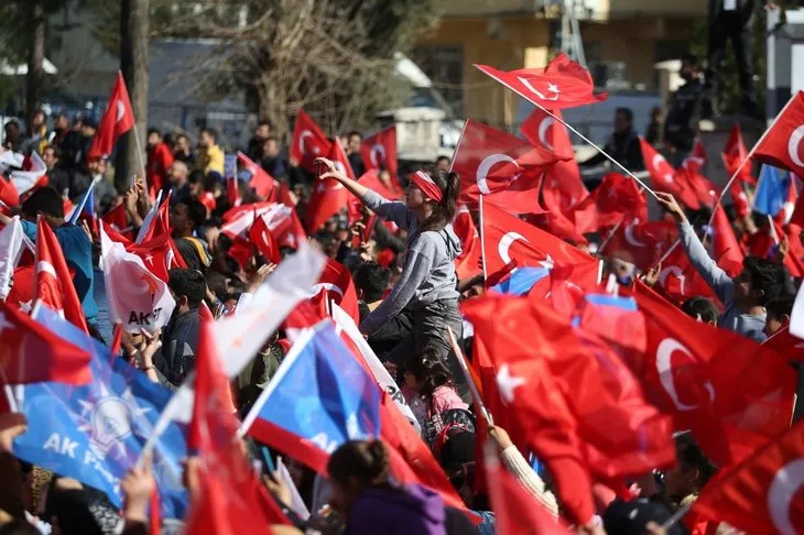 Başkan Erdoğan ve İbrahim Tatlıses Şanlıurfa’da miting sahnesine beraber çıktı