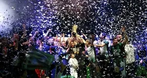 Şampiyon Kocaelispor kupasına kavuştu!