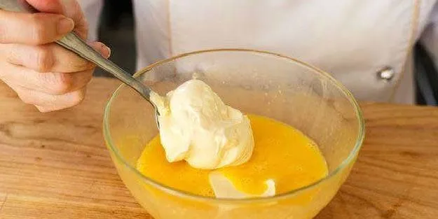 Göbek yağlarını cayır cayır yakıyor! Uyumadan önce 3 kaşık yiyin...