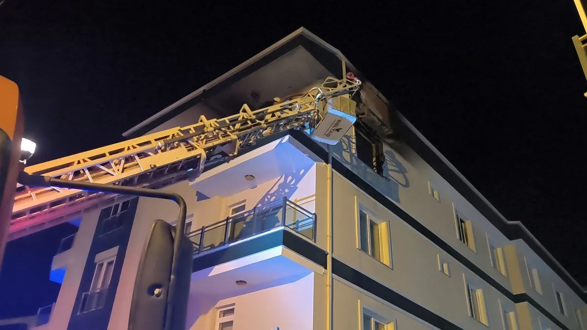 Kırşehir’de apartman yangını korkuttu: 3 kişi dumandan etkilendi